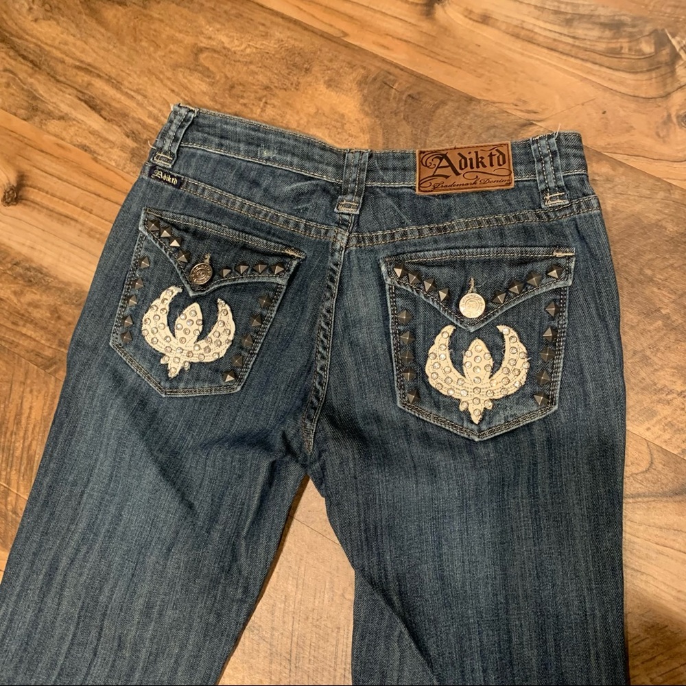 Women’s jeans with embellished back pockets